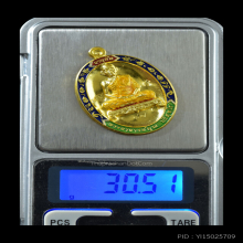 เหรียญลพ.คูณ รุ่นอายุยืนเต็มองค์ เนื้อทองคำลงยา 30.5g