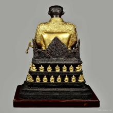 ในหลวงรัชกาลที่9 นั่งบัลลังก์ สร้างโดยกระทรวงมหาดไทย ปี 2539