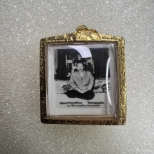 รูปถ่ายขาวดำผิวปรอท หนังสือสองแถว เลี่ยมทองคำพร้อมบูชา