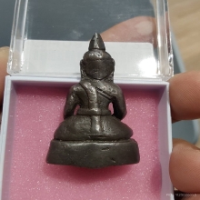 พระพุทธนั่งเนื้อสำริด กรุนาคาม
