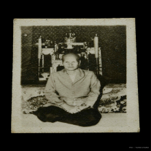 ภาพถ่ายขนาดห้อยคอ คุณแม่บุญเรือน ปี2496  (รูปถ่ายเปลือกส้ม)