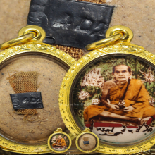 ล็อกเก็ตเต็มองค์ หลวงปู่หมุน วัดบ้านจาน รุ่นเสาร์ ๕ บูชาครู