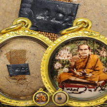 ล็อกเก็ตเต็มองค์ หลวงปู่หมุน วัดบ้านจาน รุ่นเสาร์ ๕ บูชาครู