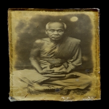 รูปถ่ายหลวงพ่อดิ่ง วัดบางวัว จารยันต์หมึก