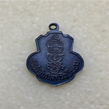 เหรียญหลวงพ่อกวย รุ่นยกช่อฟ้า  เนื้อทองแดงรมดำ พ.ศ. 2515