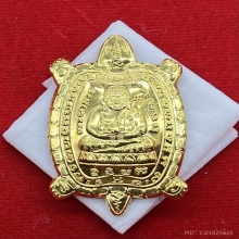 พระทองคำ.หลวงปู่หลิวล็อกเก็ตฉากทองหลังเนื้อทองคำปี2562 