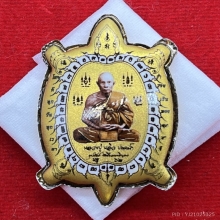 พระทองคำ.หลวงปู่หลิวล็อกเก็ตฉากทองหลังเนื้อทองคำปี2562 