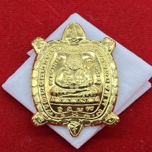 พระทองคำ.หลวงปู่หลิวล็อกเก็ตฉากทองหลังเนื้อทองคำปี2562 