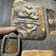 พระหลวงพ่อปาน วัดบางนมโค พิมพ์ทรงหนุมานแบกแท่น 