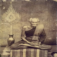 พระผงยาจินดามณี ลป.บุญวัดกลางบางแก้วพิมพ์นั่งบัวออก ปี2476