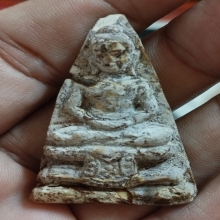 พระผงกรุวัดสามปลื้มพิมพ์กลีบบัวใหญ่