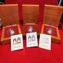 หลวงพ่อโสธรเนื้อทองแดงนอกสอดไส้เนื้อเงิน ปี 2549