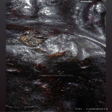 พระปิดตาเนื้อผงคลุกรักร้อยปี