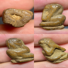 พระปิดตาไม้แกะเก่า ใต้ฐานอุดกระดาษสา ขนาดเท่าเหรียญ50สตางค์