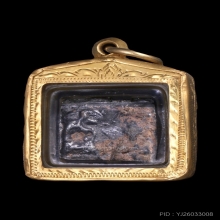 พระกำแพงห้าร้อย ตัดคู่ เลี่ยมทองฝังเพชร