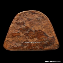 พระปิดตาหลวงพ่อปาน  วัดเคลือวัลย์  (พิมพ์โบรานหลังเรียบ)