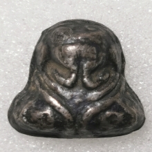 พระปิดตานะหัวเข่า หลวงปู่เอี่ยม วัดหนัง