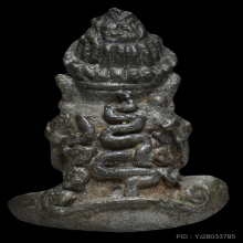 พระปิดตาลอยองค์ชีโบ (ทรงเทริด) เนื้อแร่ หลวงพ่อแช่ม