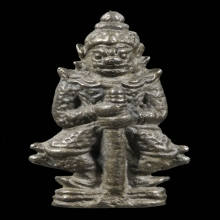 ท้าวเวสสุวรรณรุ่นจักรพรรดิปี 2545 เนื้อเงิน หลวงปู่หมุน