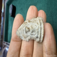 พระร่วงนั่ง กรุบ้านละหาร จ.สุพรรณบุรี