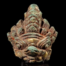 ครุฑลพบุรีเปียกทองคำ