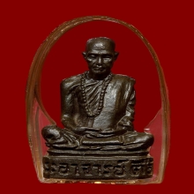 รูปหล่อหลวงปู่ตื้อ ปี 17 พระธาตุ 5 องค์ พร้อมกล่อง