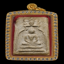 สมเด็จหลวงพ่อกวย รุ่นฝังลูกนิมิต  พิมพ์ซุ้มระฆังหลังสิงห์