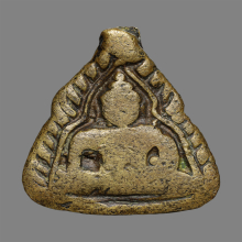 เหรียญหล่อพิมพ์จอบ หลวงพ่อเพชร วัดท่าหลวง ปี 2460