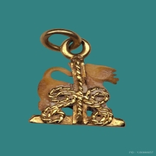 สิงห์สาริกาหลวงพ่อมุ่ย วัดดอนไร่ เลี่ยมกระเช้าทอง