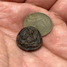 พระปิดตา เนื้อดินเก่าจุ่มรักเก่า