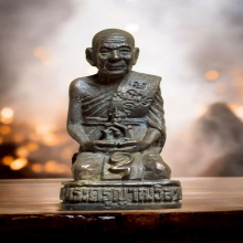 รูปหล่อ หลวงพ่อแดง วัดเขาบันไดอิฐ ปี 33 เนื้อนวะ