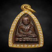 หลวงปู่ทวด เตารีดอาปาเช่แข้งขีด