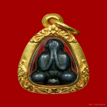 พระปิดตาสองหน้า เนื้อเมฆพัตร หลวงพ่อเดิม เลี่ยมทอง