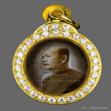 ล็อกเกต์รุ่นเเรกพระอาจารย์ฝั้นพิมพ์เล็กนิยมสุดสวย แชมป์💯