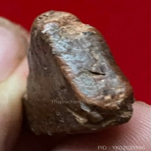 พระนางพญา พิมพ์เข่าตรง