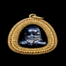 พระปิดตามหาอุต เข่าบุ๋มโดยมี(หลวงพ่อทับวัดทอง) เป็นประธาน