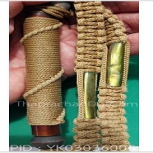 ตะกรุดคล้ายๆจะเป็นเนื้อเงิน ยาวประมาณ 3.5 นิ้ว