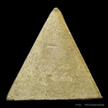 นางพญา หลวงพ่อกวย รุ่นฝังลูกนิมิต เนื้อผงน้ำมัน ปี21 สภาพสวย