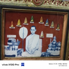 กรอบโลหะ  ในหลวงรัชกาลที่9  ปี2520 สูง25 กว้าง20นิ้ว 