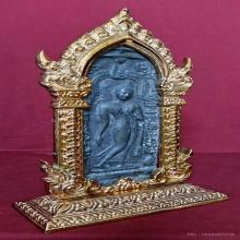 พระลีลากำแพงศอก หลวงพ่อขอม พร้อมกรอบและฐานหล่อกะไหล่ทอง