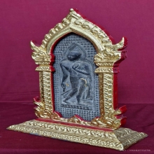 พระลีลากำแพงศอก วัดพระศรีรัตนมหาธาตุ พร้อมกรอบฐานลงรักปิดทอง