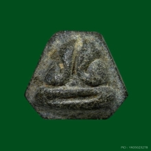 พระปิดตาเนื้อผงคลุกรัก เก่าแท้ 2 องค์