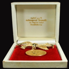 เหรียญโบว์แจกกรรมการ 100 ปีวัดระฆังปี15 กะหลั่ยทองสวยมาก