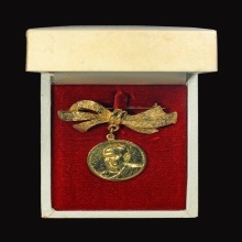 เหรียญโบว์แจกกรรมการ 100 ปีวัดระฆังปี15 กะหลั่ยทองสวยมาก