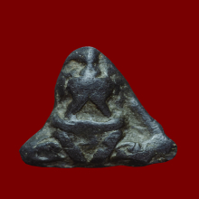 พระปิดตานะหัวเข่า พิมพ์เกศอุ หลวงปู่เอี่ยม  