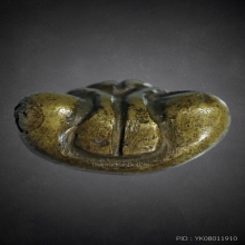 พระปิดตาเนื้อโลหะ มีแต่งเก่ามาแต่เดิม