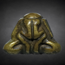 พระปิดตาเนื้อโลหะ มีแต่งเก่ามาแต่เดิม