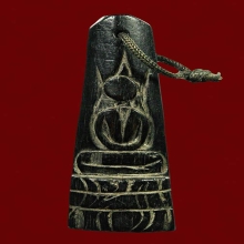 พระพุทธเขาควายแกะด้านหลังมีจาร ด้านล่างอุดเทียน