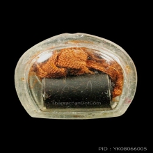 ตะกรุดลูกอมเนื้อเงินร้อยจีวร ตอกโค้ด จารมือ เก่ามาก