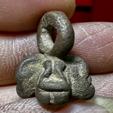 ปิดตาหล่อโบราณ เนื้อทองผสม เก่ามากแห้งย่นสวยสมบูรณ์